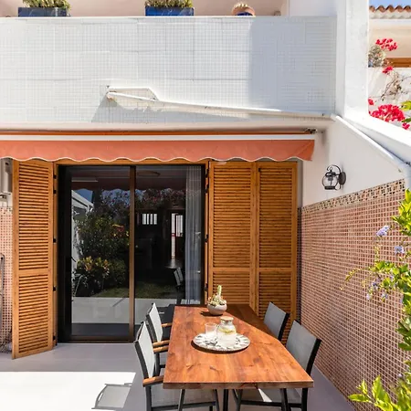 Beachside Surf & Sun Playa Americas Vila