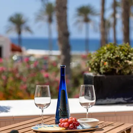 Beachside Surf & Sun Playa Americas 빌라